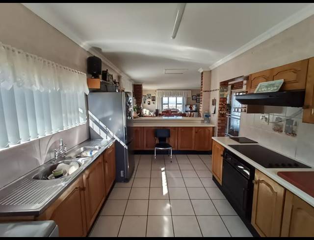 4 BEDROOM HOUSE FOR SALE IN EASTWOOD